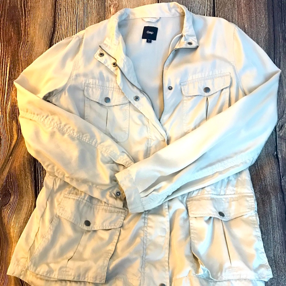 Womens GAP large lightweight beige jacket